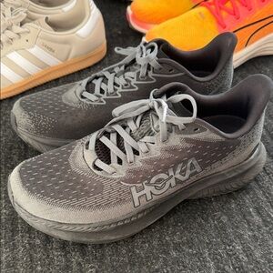 Hoka Men's Black and Gray Athletic Shoes